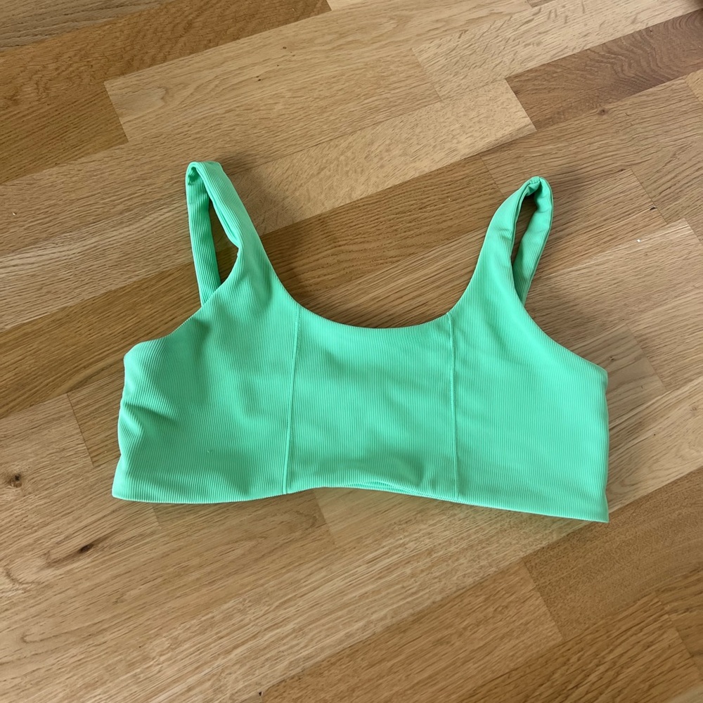 Wilo Green Sports Bra - Size Large *New Condition*